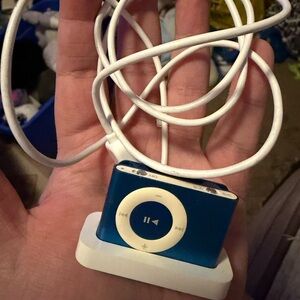 Apple iPod Shuffle - Blue with White Dock and Cable